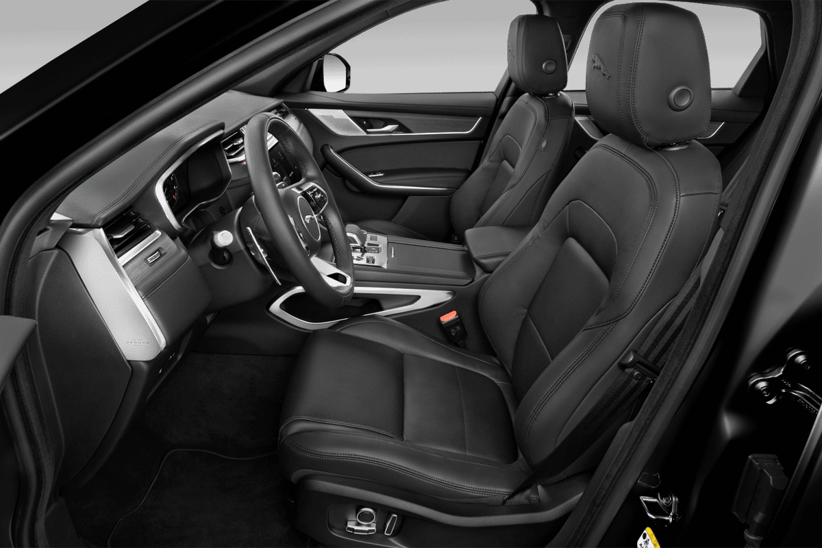 Vordersitze eines Jaguar F-Pace