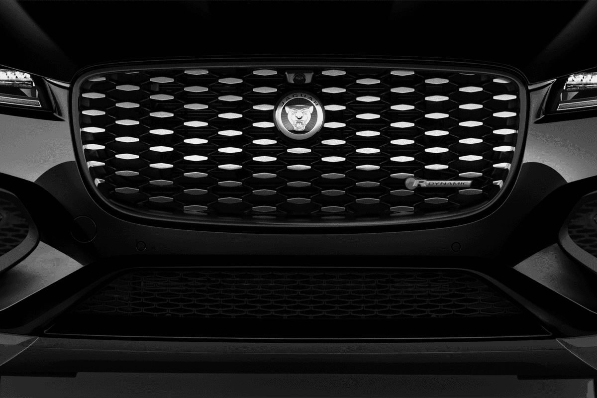 Kühlergrill eines Jaguar F-Pace