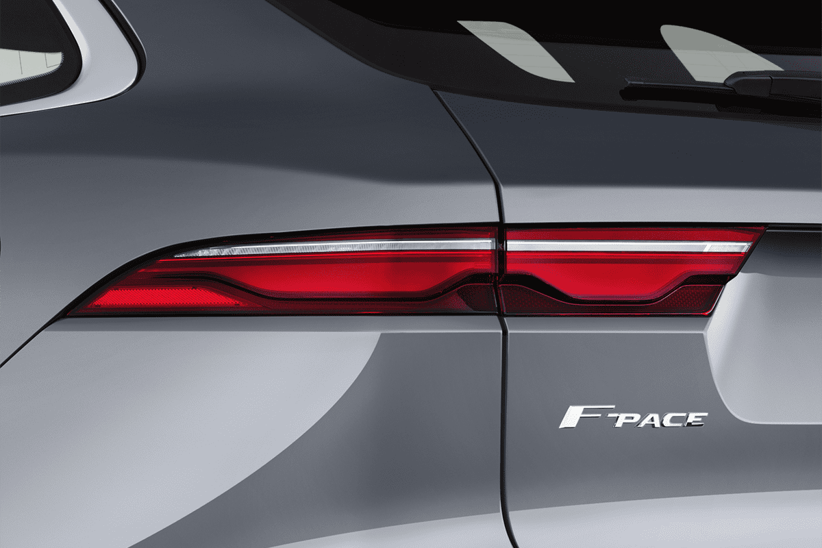 Heckleuchten eines Jaguar F-Pace Plug-in-Hybrid