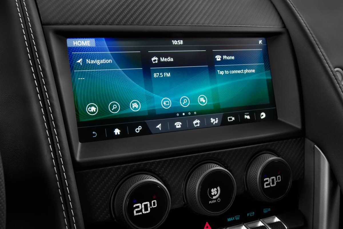 Audiosystem eines Jaguar F-Type Coupé