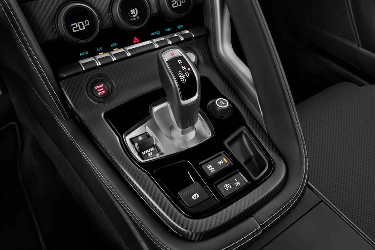 Schaltknüppel eines Jaguar F-Type Coupé