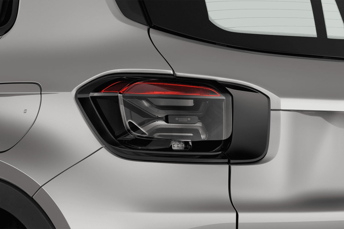 Heckleuchten eines Jeep Avenger