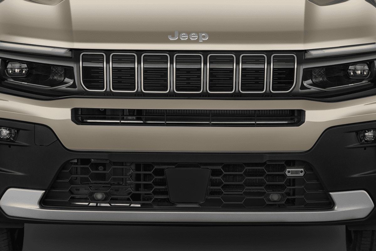 Kühlergrill eines Jeep Avenger Elektro