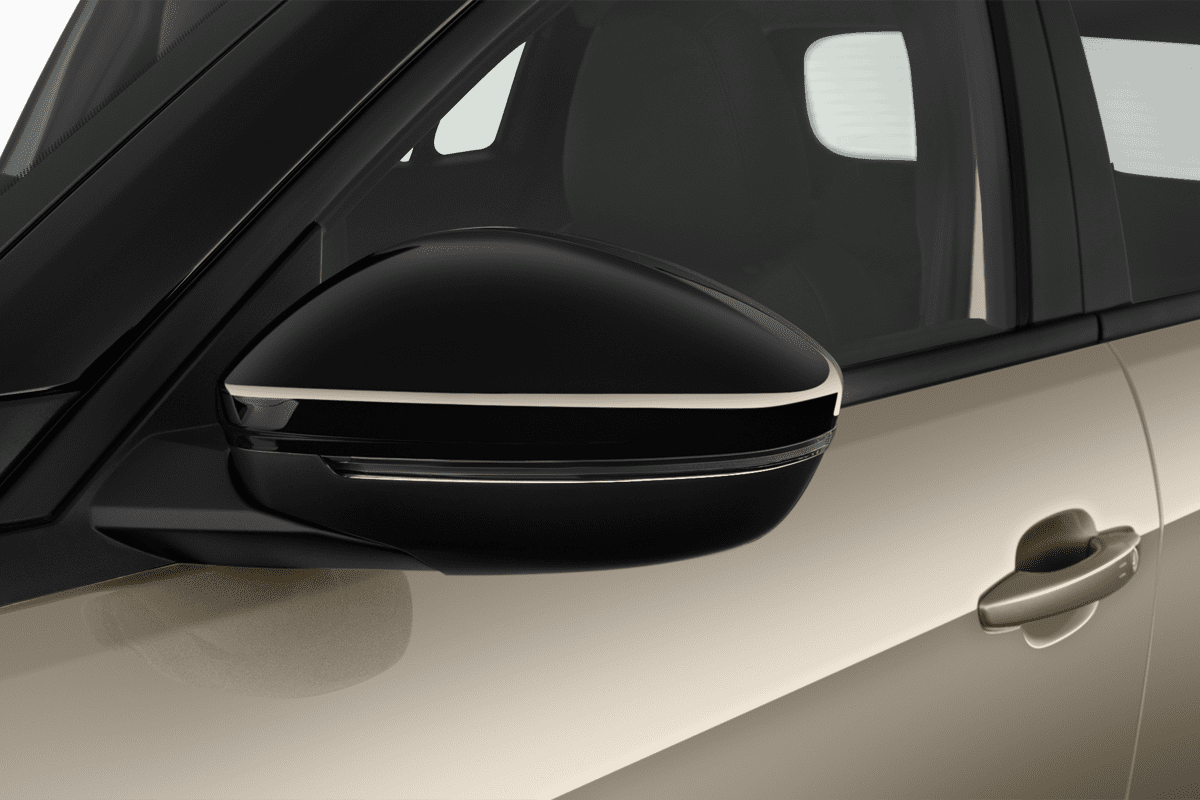 Rückspiegel eines Jeep Avenger Elektro