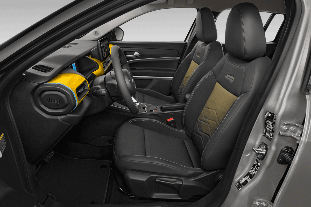 Vordersitze eines Jeep Avenger Elektro