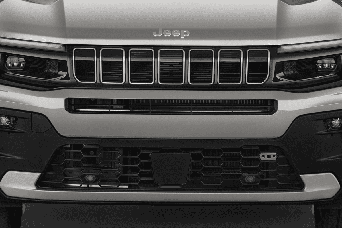 Kühlergrill eines Jeep Avenger Elektro