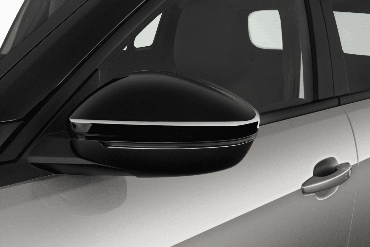 Rückspiegel eines Jeep Avenger Elektro