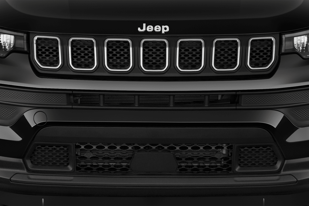 Kühlergrill eines Jeep Compass