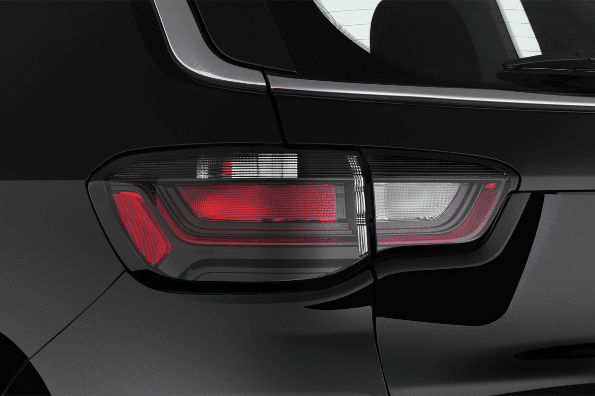 Heckleuchten eines Jeep Compass