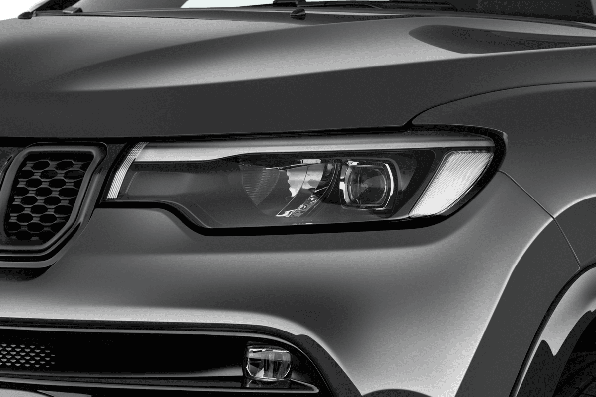 Frontscheinwerfer eines Jeep Compass E-Hybrid (neues Modell)