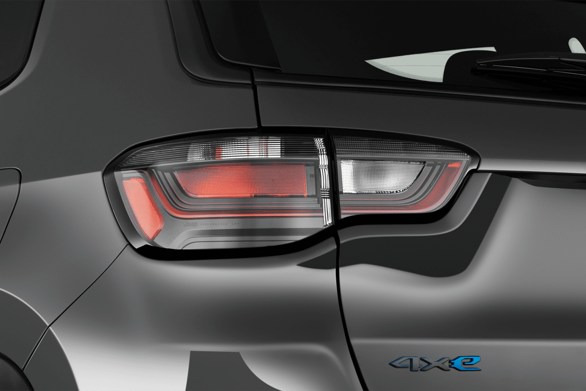 Heckleuchten eines Jeep Compass E-Hybrid (neues Modell)