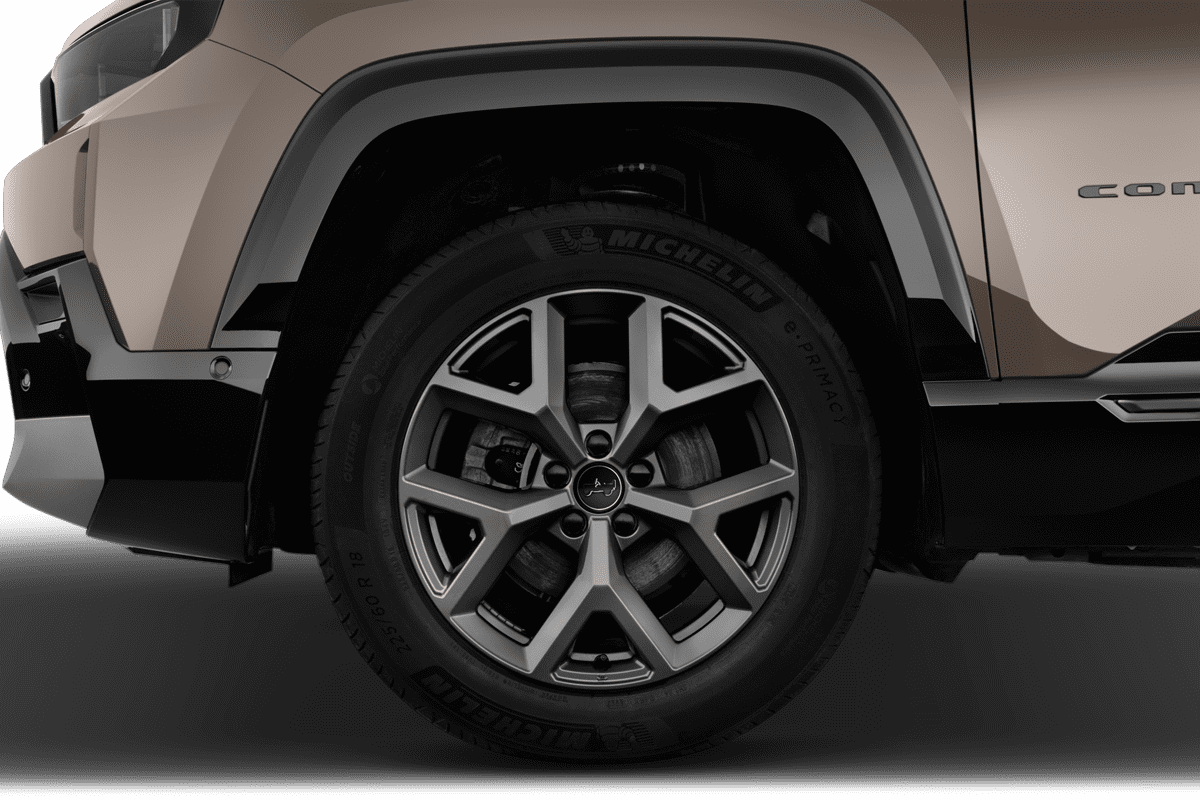 Radkappe oder Felge eines Jeep Compass E-Hybrid