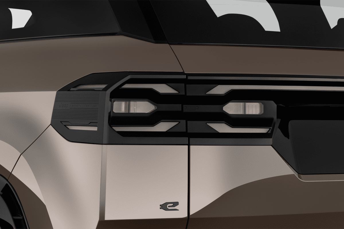 Heckleuchten eines Jeep Compass Elektro