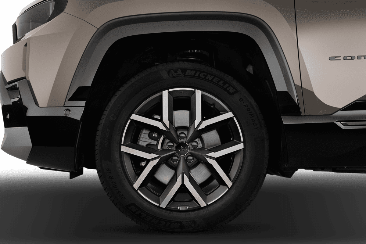 Radkappe oder Felge eines Jeep Compass Elektro