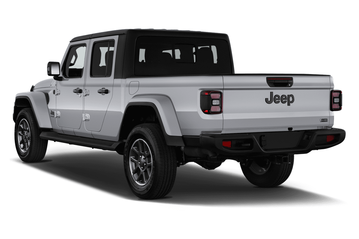 Schräge Heckansicht eines Jeep Gladiator, freigestellt
