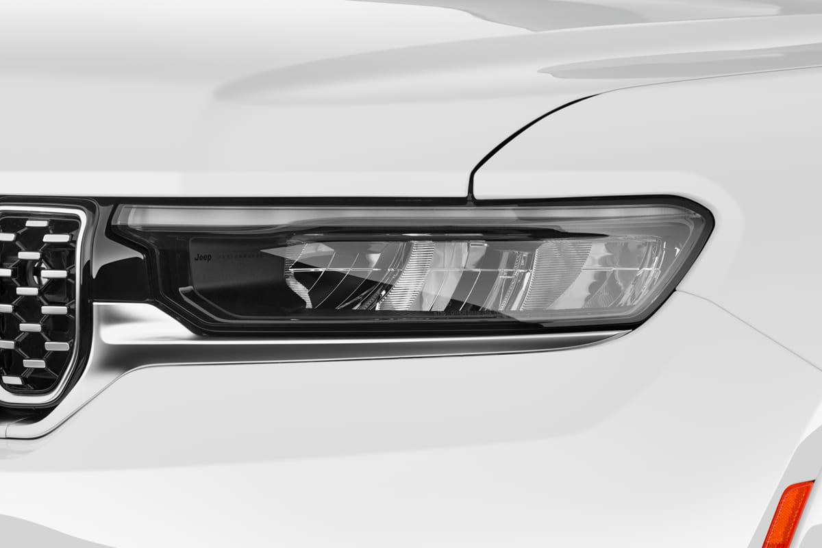 Frontscheinwerfer eines Jeep Grand Cherokee