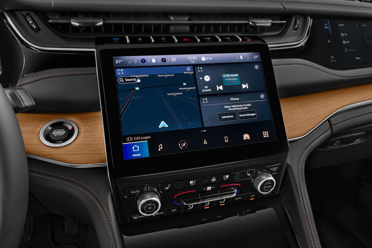 Mittelkonsole eines Jeep Grand Cherokee