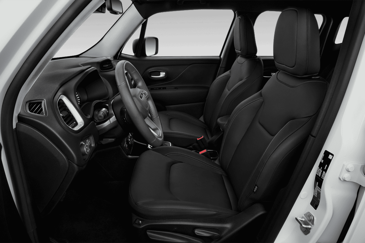 Vordersitze eines Jeep Renegade Plug-In-Hybrid