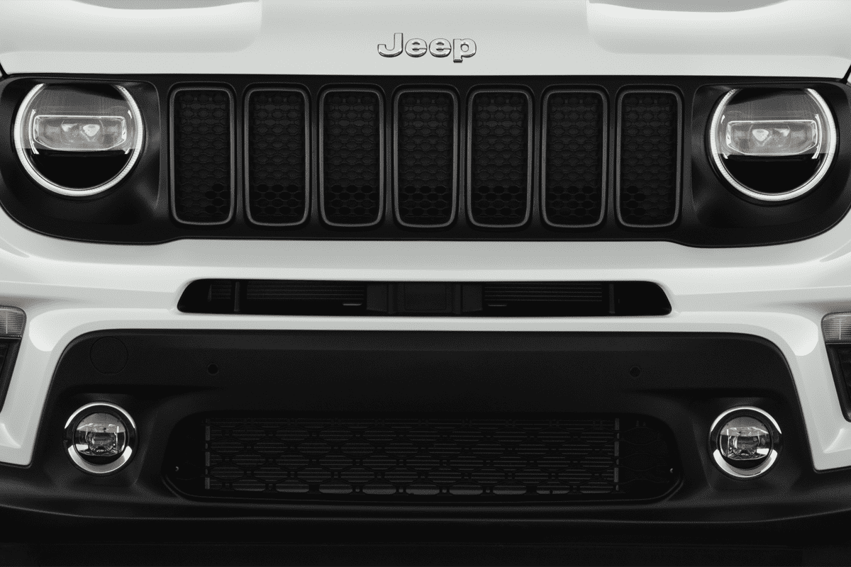 Kühlergrill eines Jeep Renegade Plug-In-Hybrid
