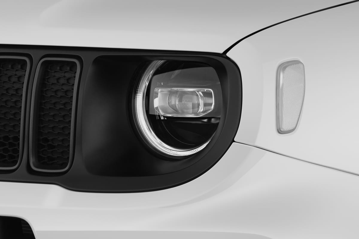 Frontscheinwerfer eines Jeep Renegade Plug-In-Hybrid