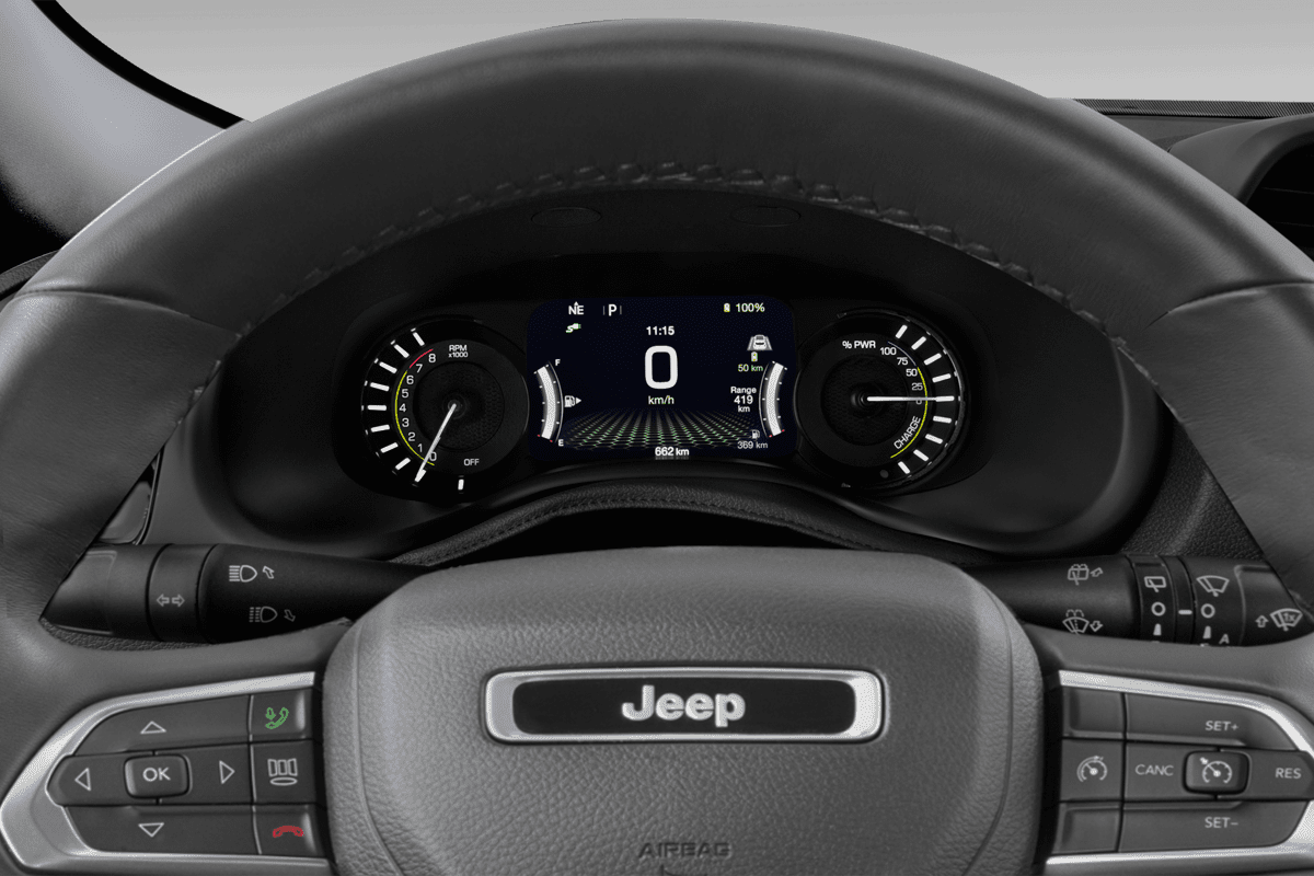 Kombiinstrument eines Jeep Renegade Plug-In-Hybrid