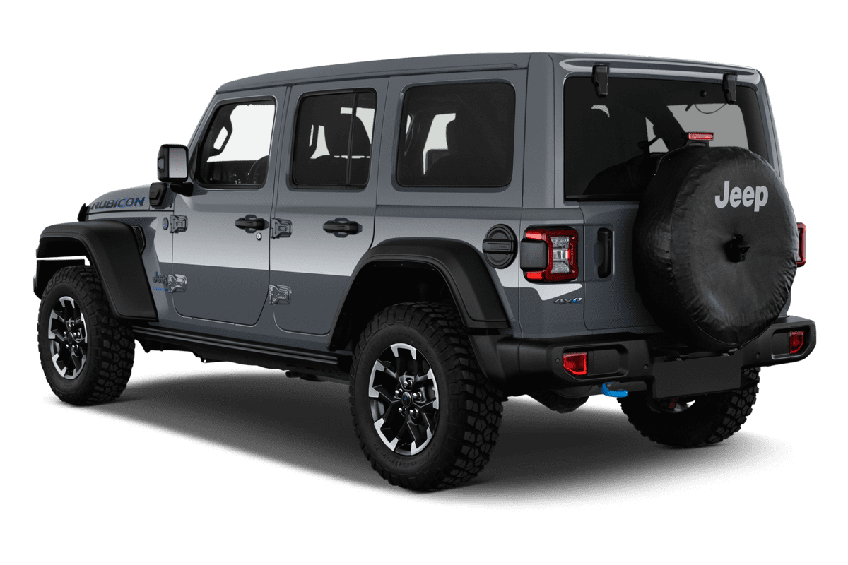Schräge Heckansicht eines Jeep Wrangler, freigestellt