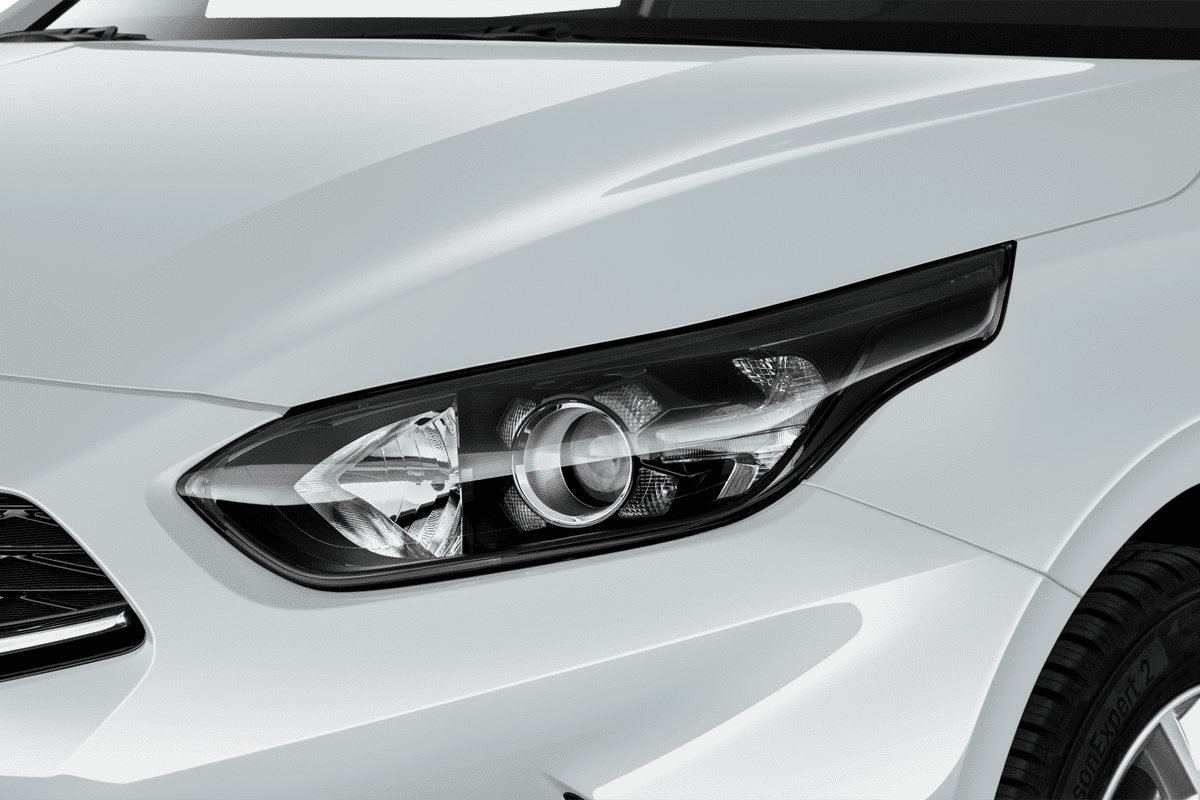 Frontscheinwerfer eines KIA ceed