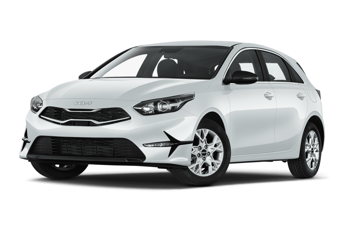 Tiefe, schräge Heckansicht eines KIA ceed, freigestellt