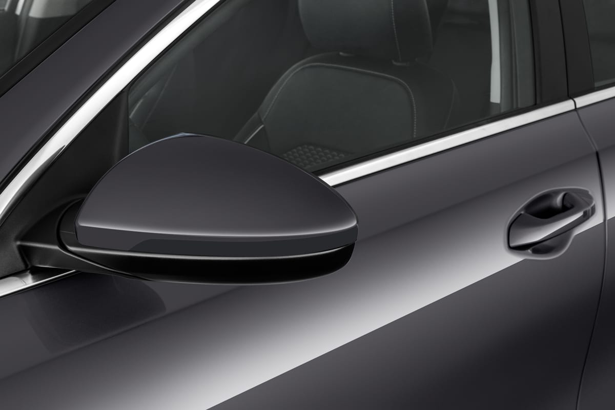 Rückspiegel eines KIA ceed Sportswagon