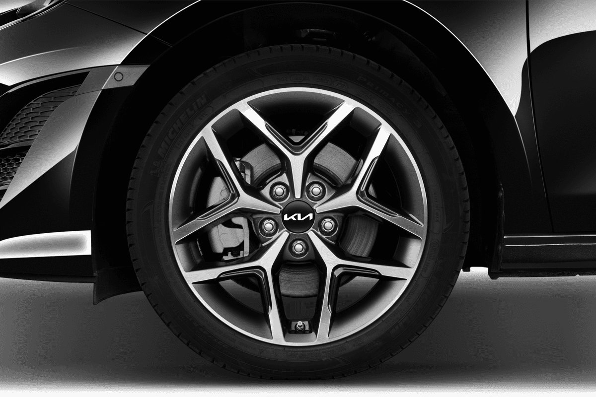 Radkappe oder Felge eines KIA ceed Sportswagon Plug-in-Hybrid