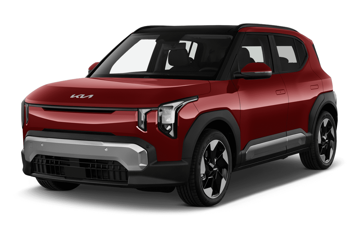 Schräge Frontansicht eines KIA EV2, freigestellt