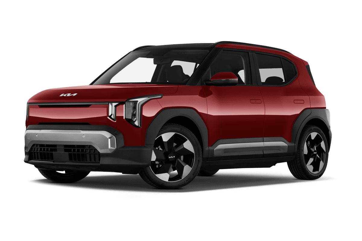 Tiefe, schräge Heckansicht eines KIA EV2, freigestellt