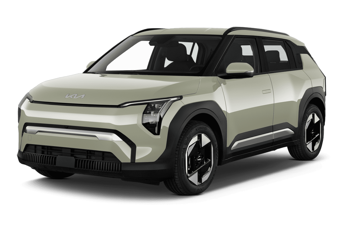 Schräge Frontansicht eines KIA EV3 , freigestellt