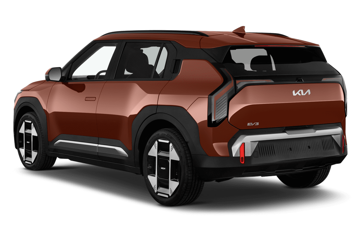 Schräge Heckansicht eines KIA EV3 , freigestellt