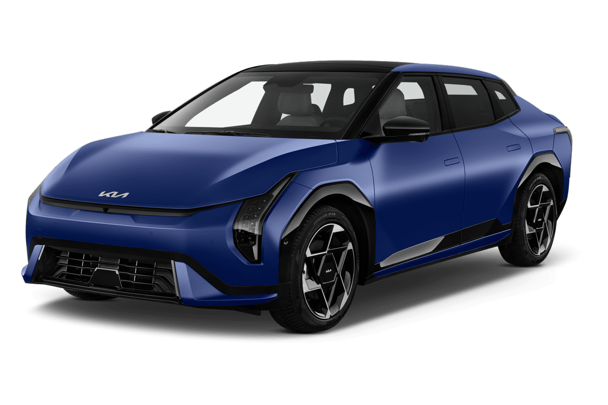 Schräge Frontansicht eines KIA EV4 Fastback , freigestellt