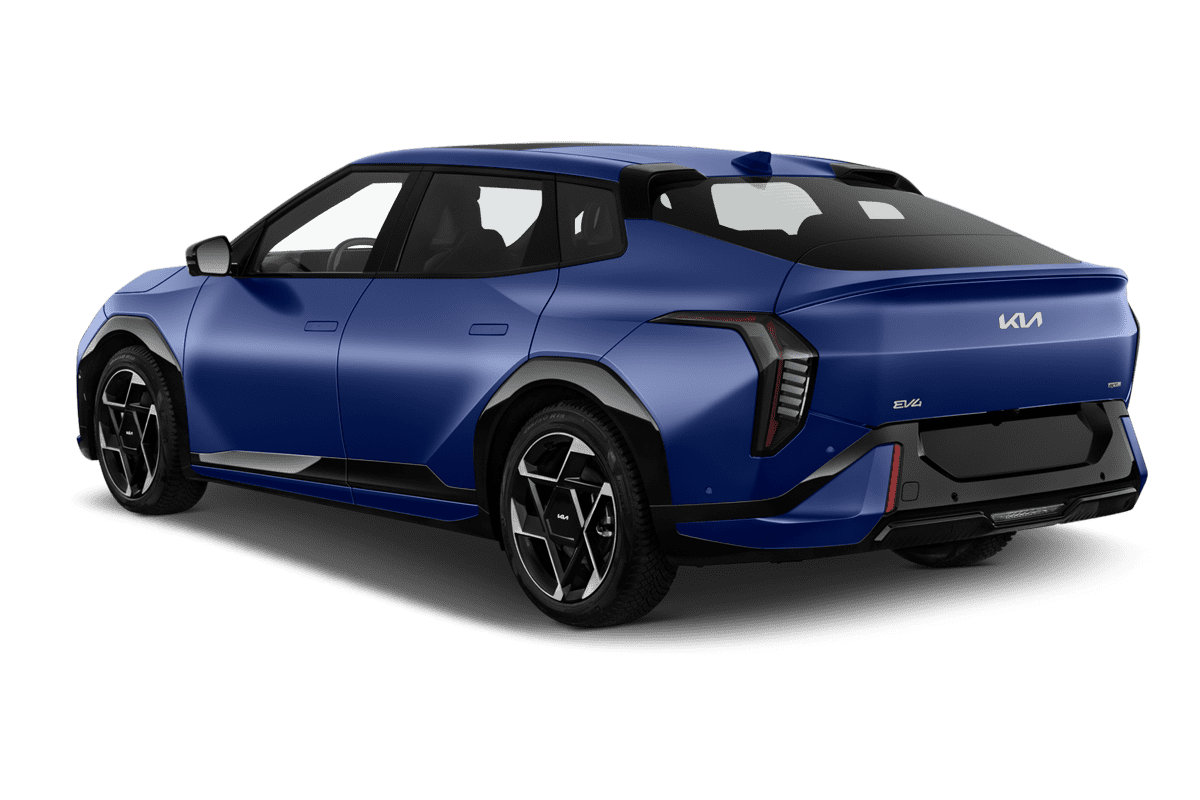 Schräge Heckansicht eines KIA EV4 Fastback , freigestellt