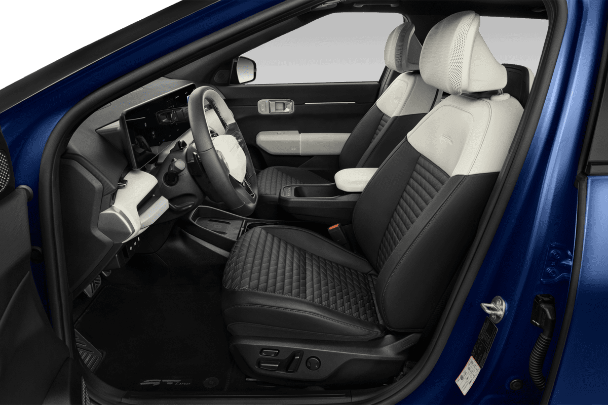 Vordersitze eines KIA EV4 Fastback 