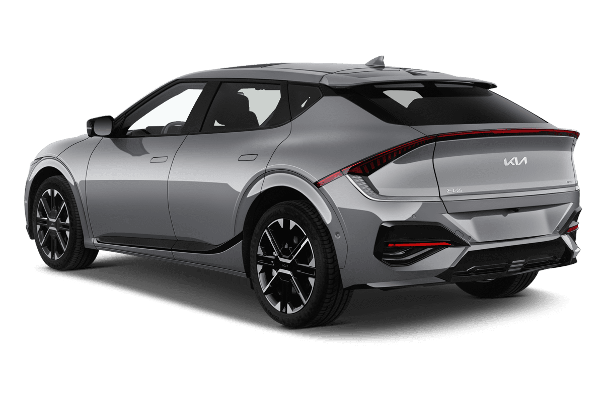 Schräge Heckansicht eines KIA EV6 , freigestellt