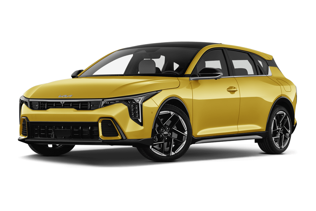Tiefe, schräge Heckansicht eines KIA K4, freigestellt