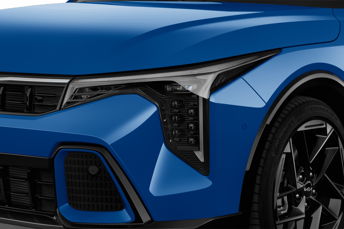 Frontscheinwerfer eines KIA K4 Sportswagon