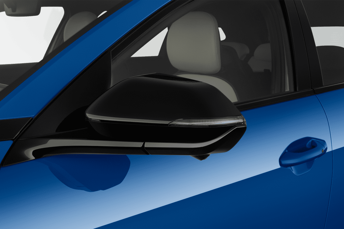 Rückspiegel eines KIA K4 Sportswagon