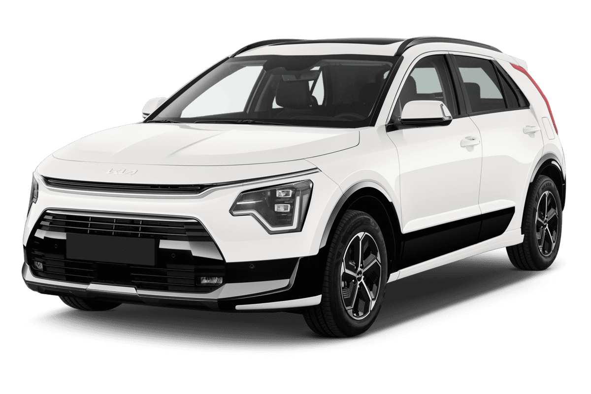 Schräge Frontansicht eines KIA Niro Hybrid, freigestellt