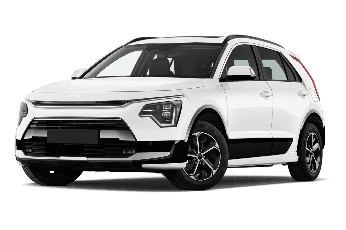 Tiefe, schräge Heckansicht eines KIA Niro Hybrid, freigestellt