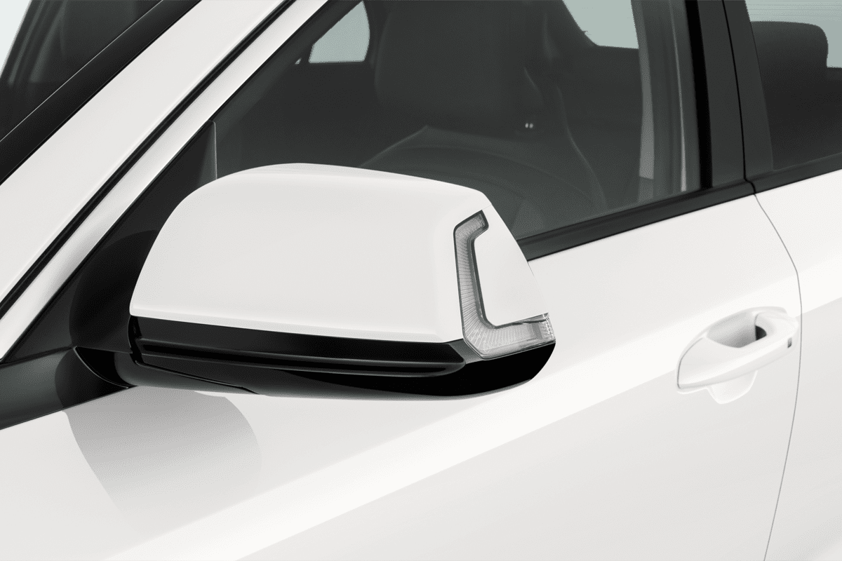 Rückspiegel eines KIA Niro Hybrid