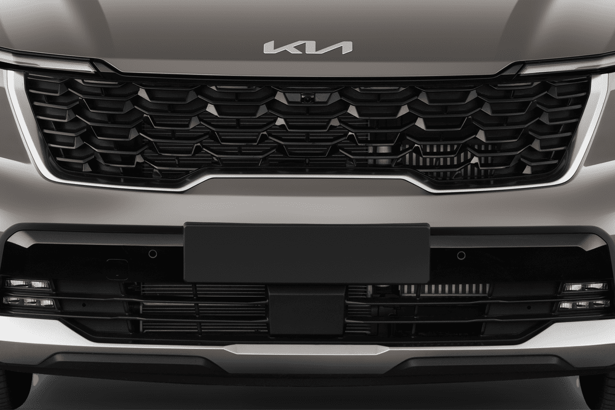 Kühlergrill eines KIA Sorento Plug-in-Hybrid 