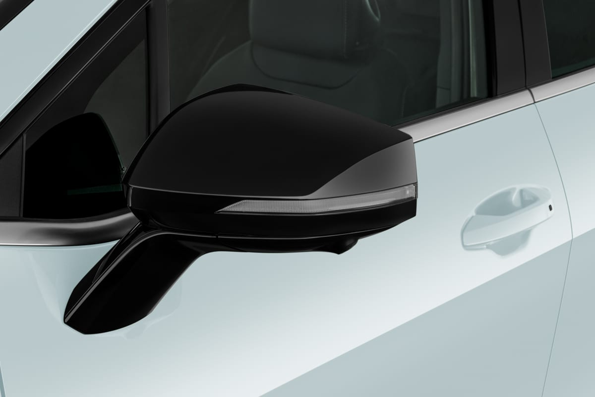 Rückspiegel eines KIA Sportage Hybrid