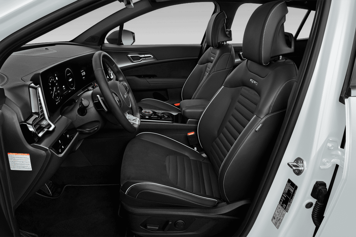 Vordersitze eines KIA Sportage Plug-in-Hybrid