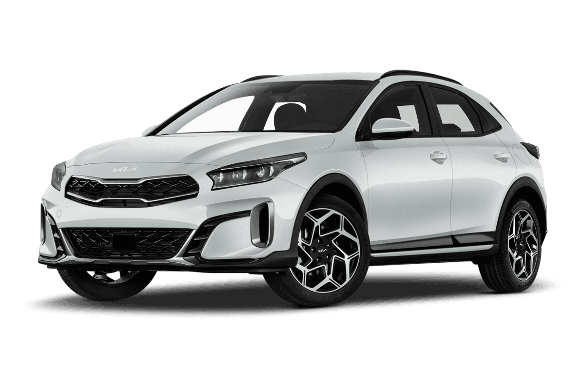 Tiefe, schräge Heckansicht eines KIA XCeed, freigestellt