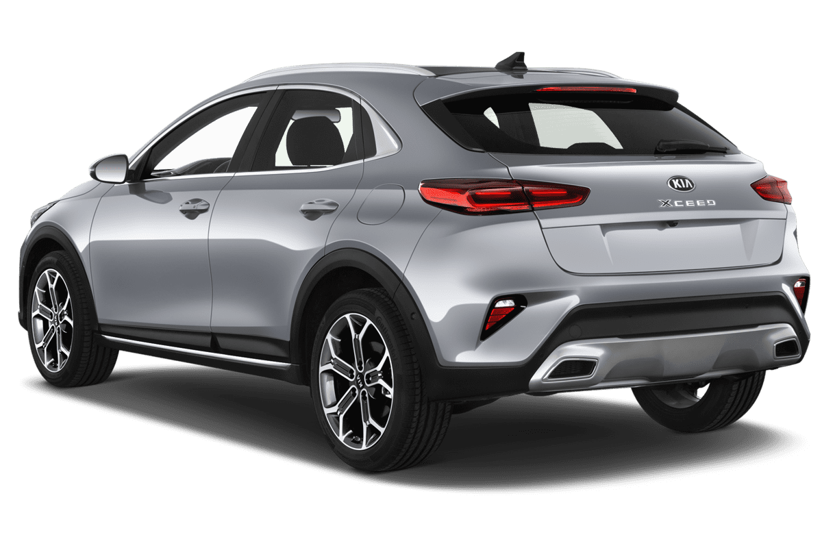 Schräge Heckansicht eines KIA XCeed Plug-in-Hybrid, freigestellt