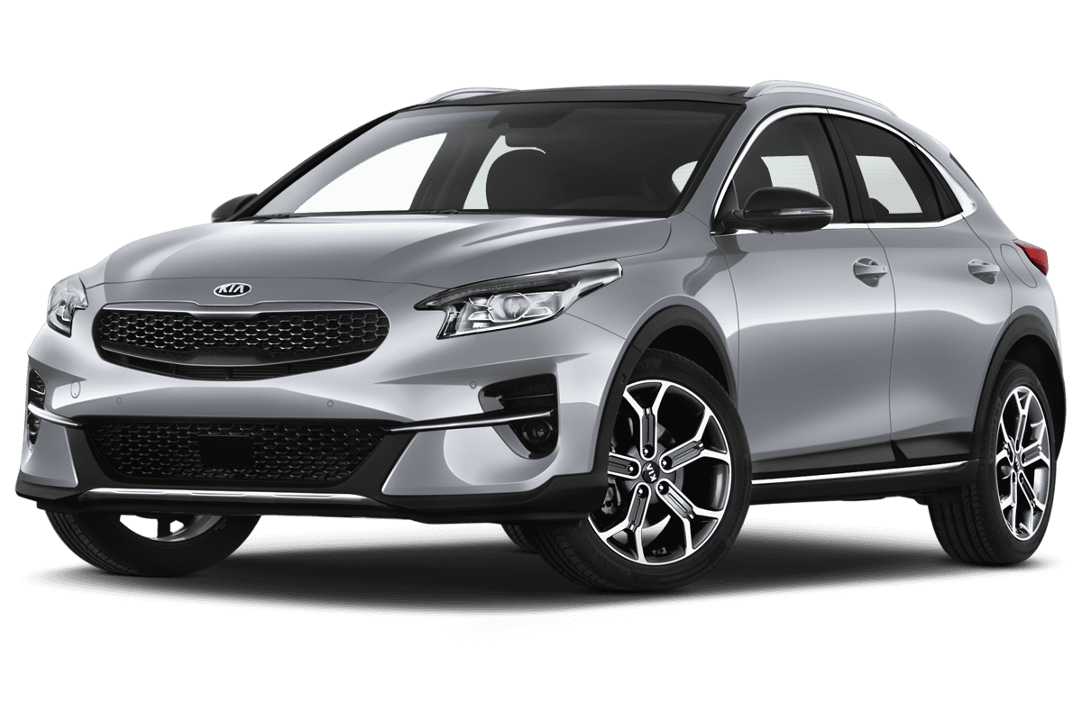 Tiefe, schräge Heckansicht eines KIA XCeed Plug-in-Hybrid, freigestellt